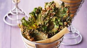 Cheesy kale chips